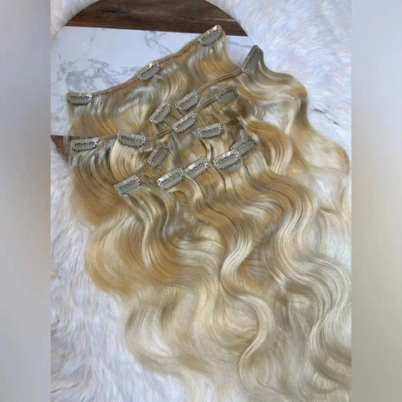 22 Inch Human hair Light Blonde Clip in extensions - Picture 1 of 6